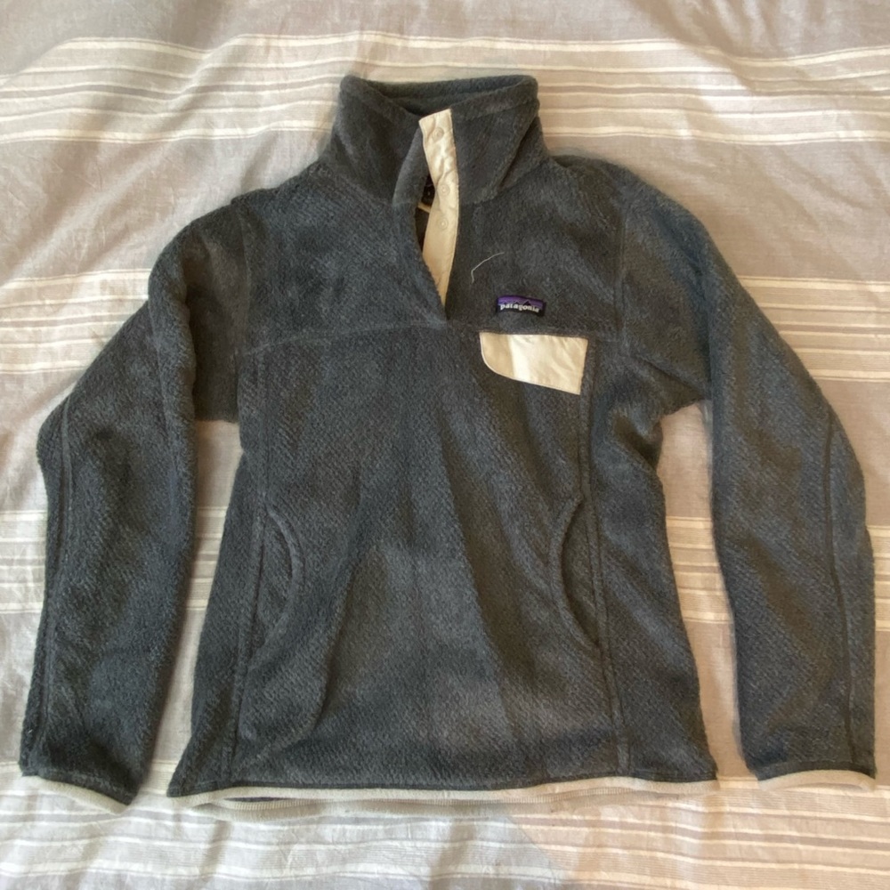 Grey Patagonia fleece pull over